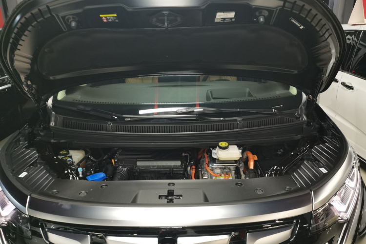 腾势D9 2024款 DM-i 980 四驱尊荣型机舱底盘24