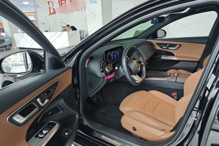 奔驰E级 2024款 E 300 L 时尚运动型中控内饰7006