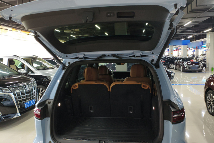 理想汽车 理想ONE 2020款 增程6座版机舱底盘23