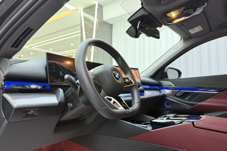 宝马5系 2024款 530Li 领先型 M运动套装中控内饰7003