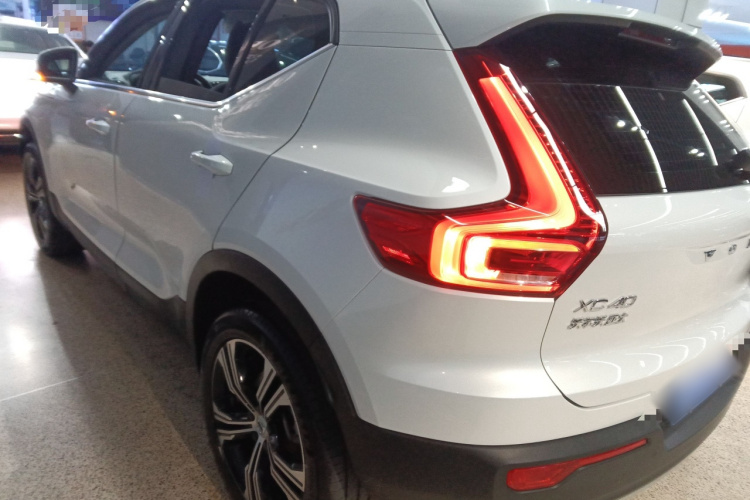 沃尔沃XC40 2022款 T4 四驱智远豪华版车身外观4