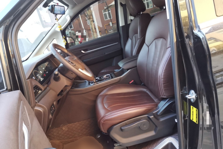 BAW北汽制造 锐胜王牌M7 2023款 2.0L 自动长轴创享型 7座中控内饰19