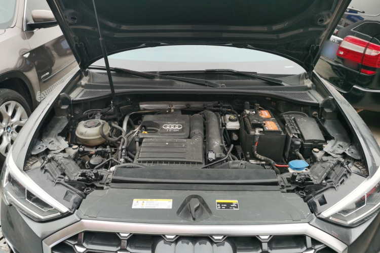 奥迪Q3 2019款 35 TFSI 时尚动感型机舱底盘24