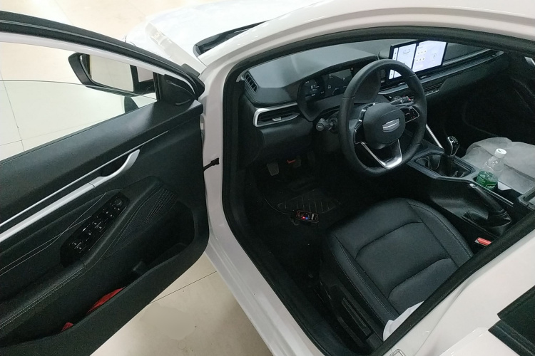 吉利汽车 帝豪 2026款 第4代 400万纪念款 1.5L 手动超越型中控内饰20