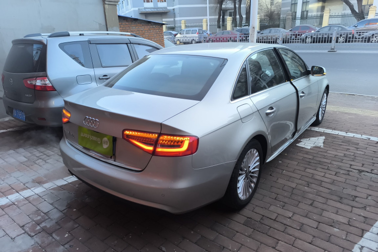 奥迪A4L 2016款 35 TFSI 典藏版 自动标准型车身外观7
