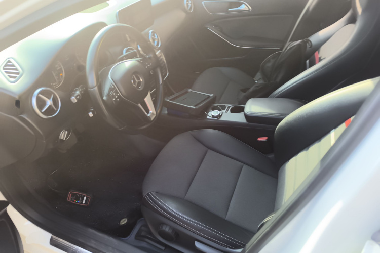 奔驰A级(进口) 2015款 A 180中控内饰19