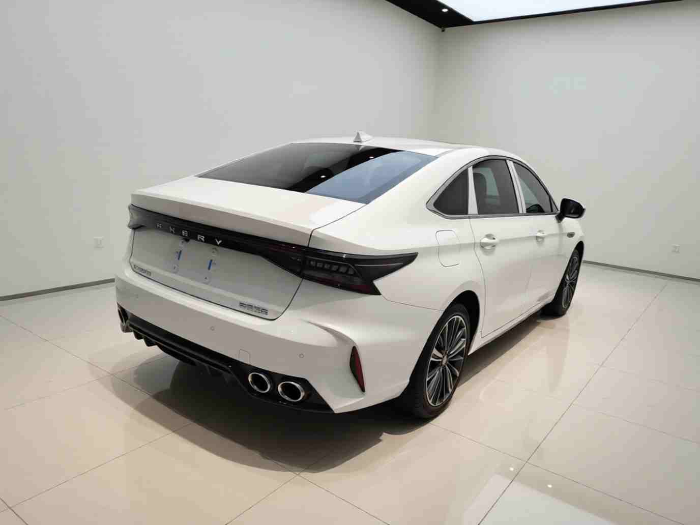 车辆右后45度外观展示