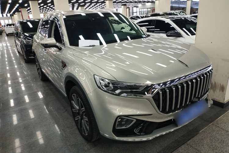 红旗HS5 2022款 改款 2.0T 智联旗享四驱版车身外观3