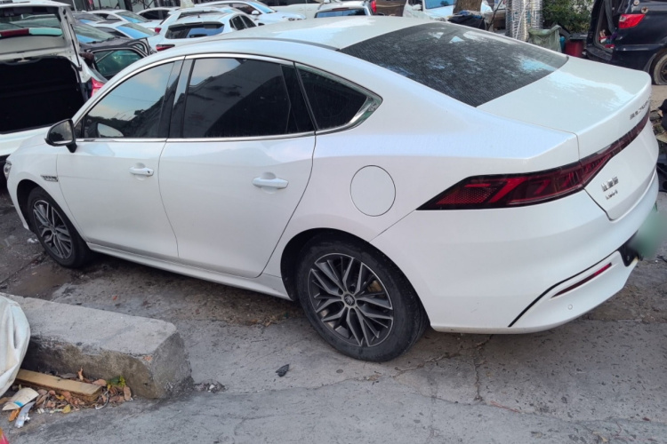 比亚迪 秦PLUS 2021款 DM-i 120KM 旗舰型车身外观4