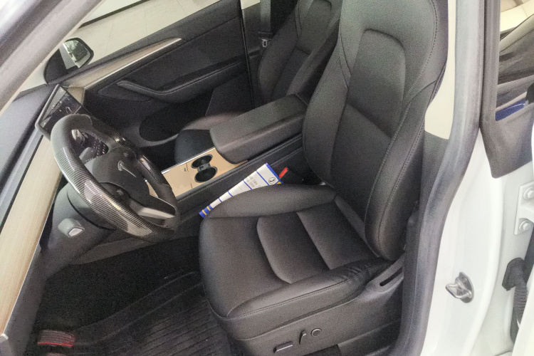 特斯拉 Model Y 2022款 长续航全轮驱动版局部细节19