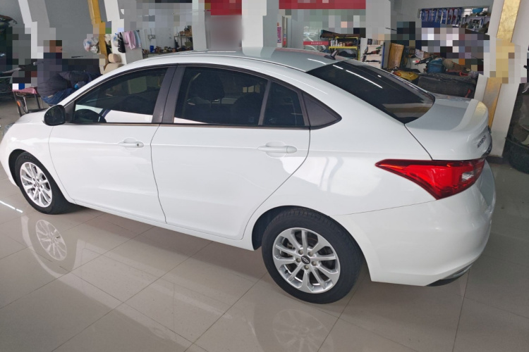 奇瑞 艾瑞泽5 2019款 1.5L CVT青春版 国V车身外观4