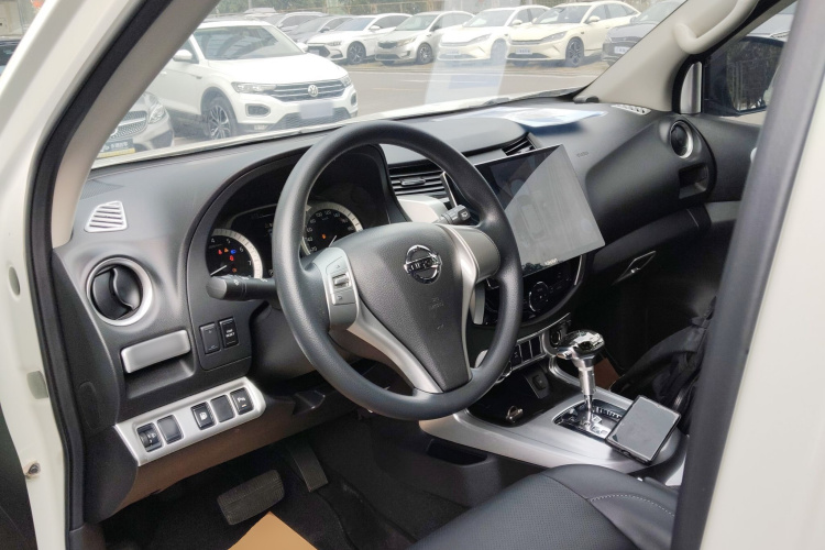 日产 途达 2020款 2.5L XL Upper 4WD 自动四驱豪华版中控内饰7002