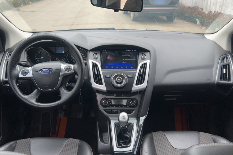 福特 福克斯 2012款 三厢 1.6L 手动风尚型中控内饰7003