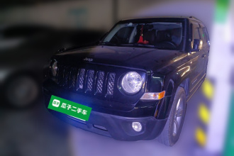 Jeep 自由客 2012款 2.4 运动版