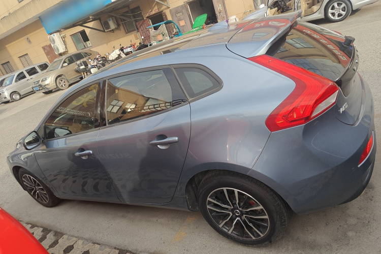 沃尔沃V40 2018款 T3 智逸版车身外观4