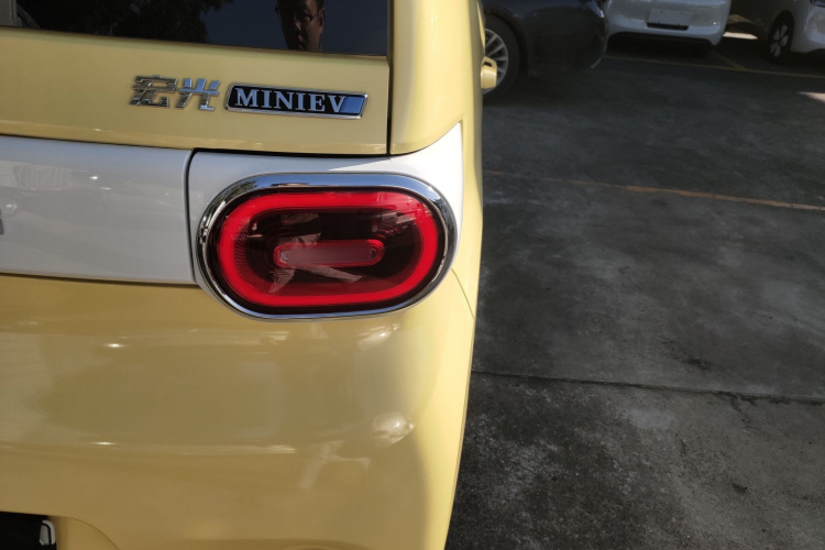 五菱汽车 宏光MINIEV 2024款 第三代 215km 进阶版车身外观9