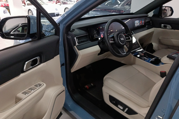 理想汽车 理想ONE 2021款 增程6座版中控内饰7003