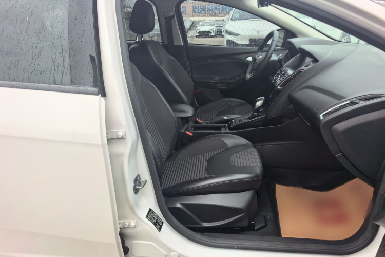 福特 福克斯 2018款 两厢经典 1.6L 自动风尚型智行版局部细节41