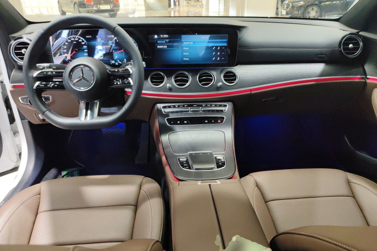 奔驰E级 2023款 E 300 L 运动豪华型中控内饰12