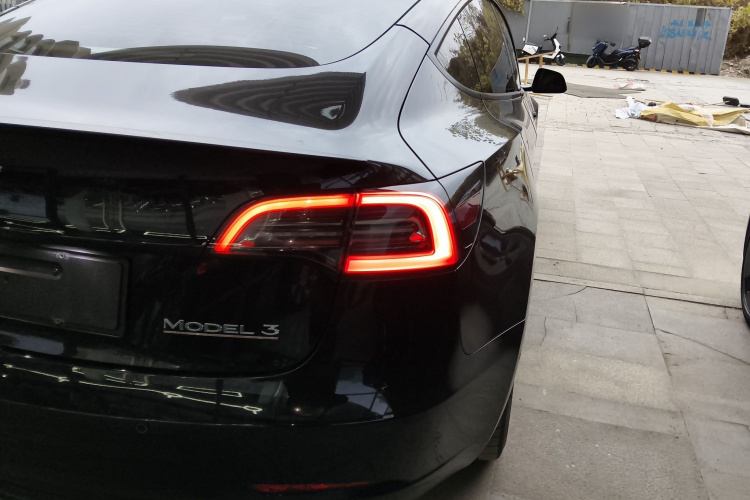 特斯拉 Model 3 2022款 Performance高性能全轮驱动版车身外观9