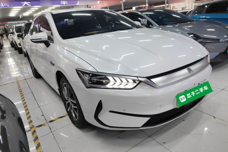 比亚迪 秦PLUS 2021款 EV 500KM 尊贵型车身外观3