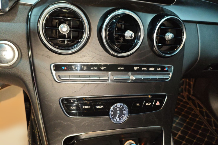 奔驰C级 2017款 C 200 L 运动版局部细节16