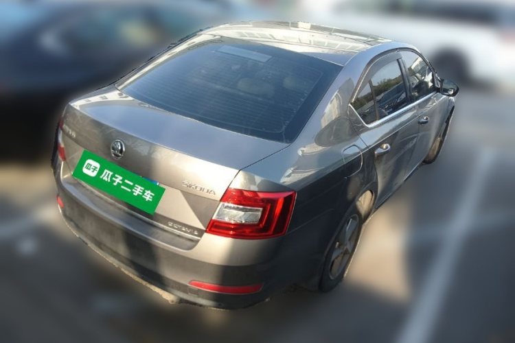 斯柯达 明锐 2015款 1.6L 自动逸俊版车身外观7