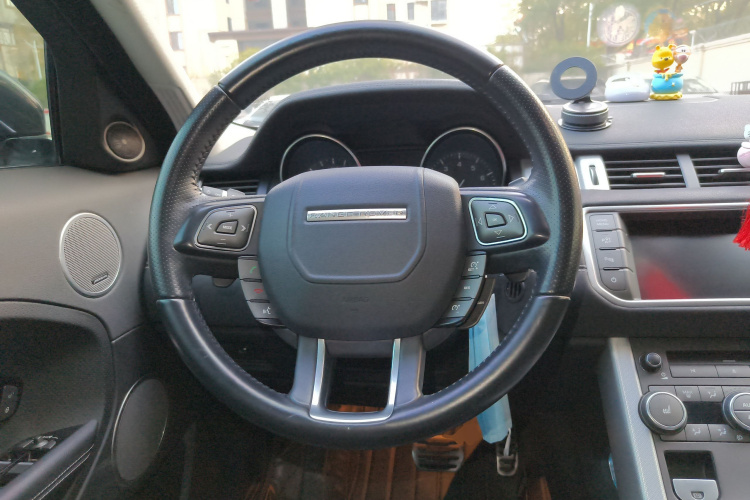 路虎 揽胜极光(进口) 2015款 2.0T 5门耀动版中控内饰13