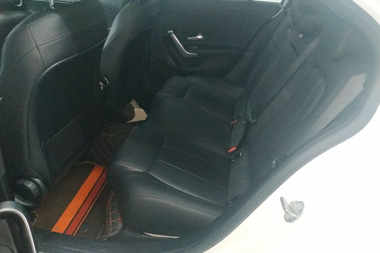 奔驰A级 2021款 A 200 L 运动轿车动感型中控内饰7004
