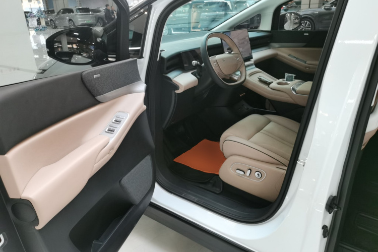 小鹏X9 2024款 640四驱高性能Max中控内饰7003