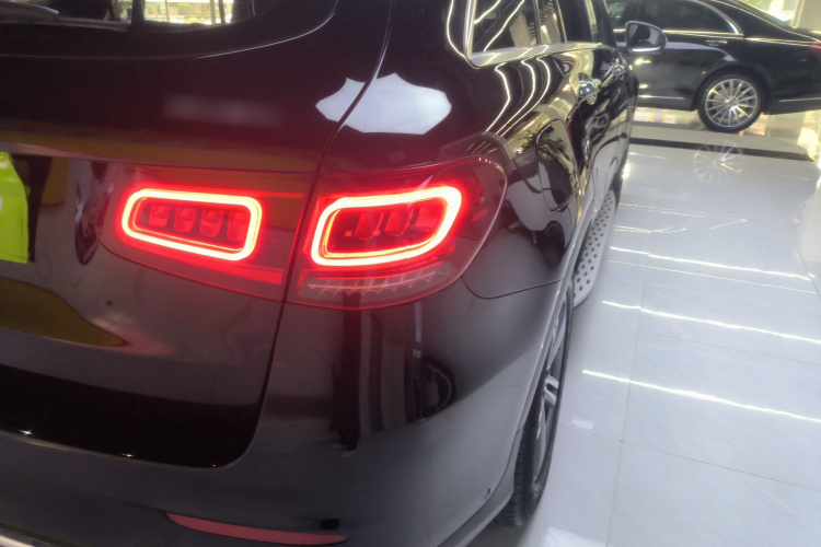 奔驰GLC 2020款 GLC 260 L 4MATIC 豪华型车身外观9