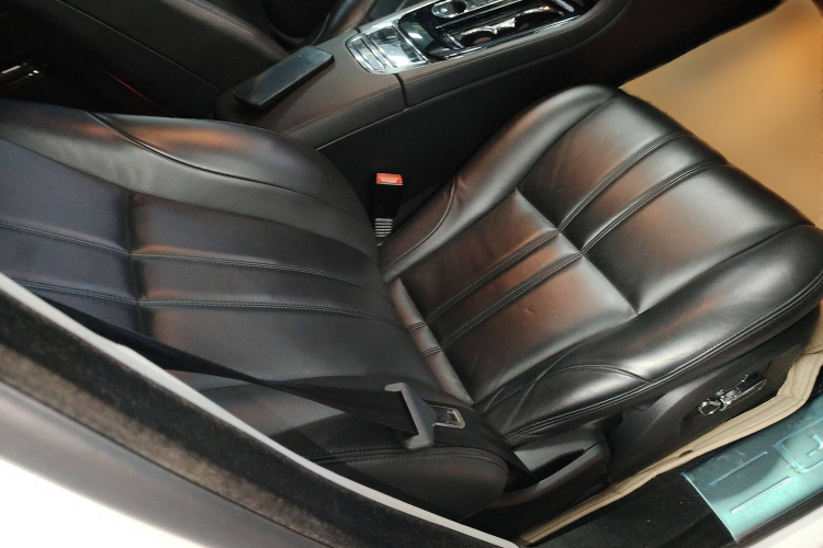 捷豹XJ 2015款  XJL 3.0 SC 两驱全景商务版局部细节41