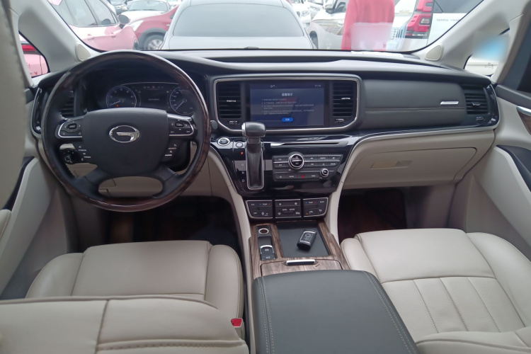 广汽传祺 传祺M8 2018款 320T 尊贵版中控内饰7002