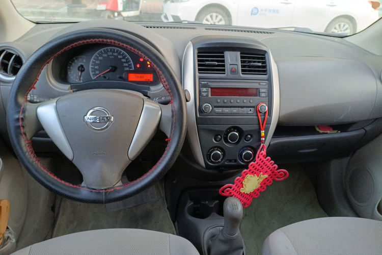 日产 阳光 2015款 1.5XE 手动精英版中控内饰7002