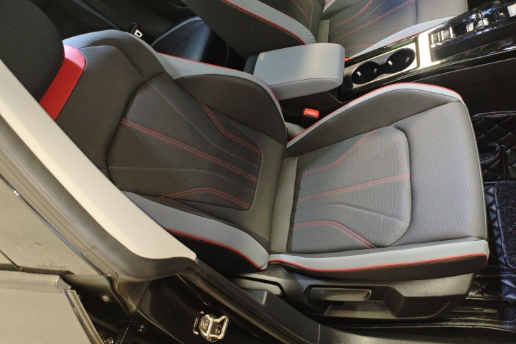 大众 2024款 凌渡L 280TSI DSG炫辣版局部细节41