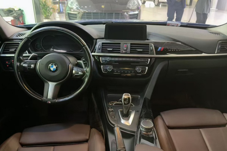 宝马3系 2018款 320Li 领先型M运动套装中控内饰7001