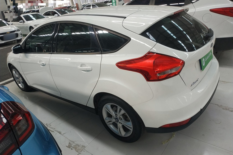 福特 福克斯 2018款 两厢经典 1.6L 自动舒适型智行版车身外观4