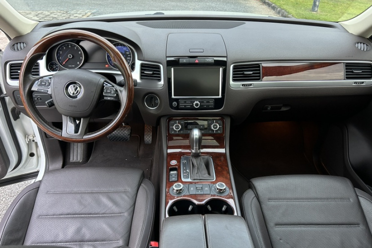 大众 途锐 2015款 3.0TSI 高配型中控内饰7004