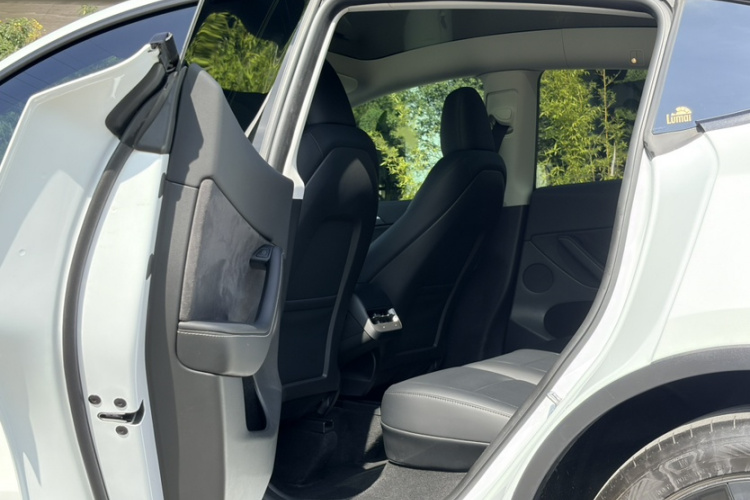 特斯拉 Model Y 2024款 后轮驱动版中控内饰7005