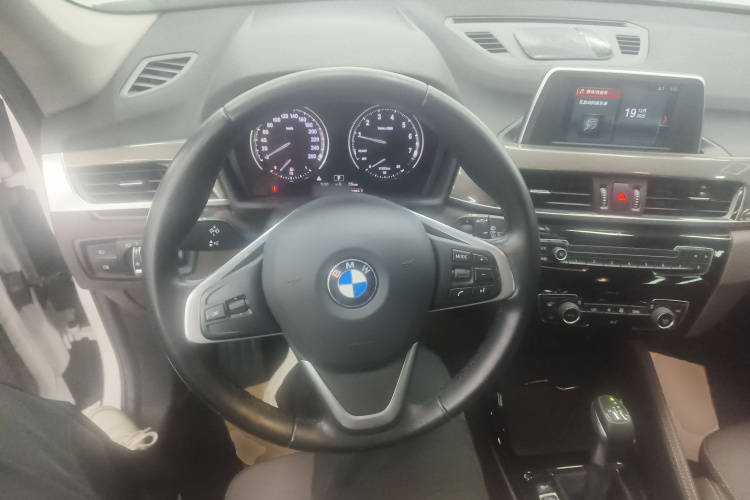 宝马X1 2019款 sDrive18Li 尊享型中控内饰13