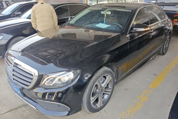 奔驰E级 2020款 改款 E 260 L 运动型车身外观4