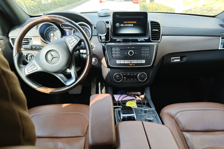 奔驰GLS  GLS 400 4MATIC豪华型中控内饰12