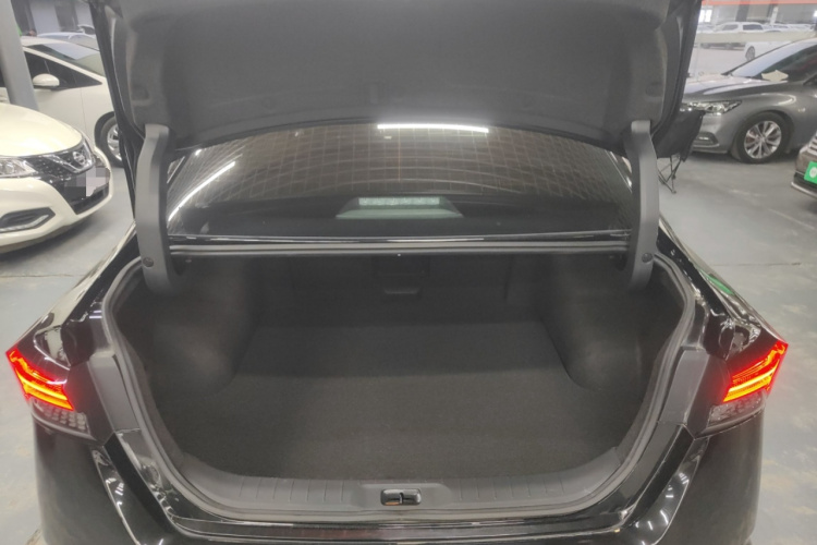 日产 天籁 2022款 2.0L XL-Upr 优享版机舱底盘23