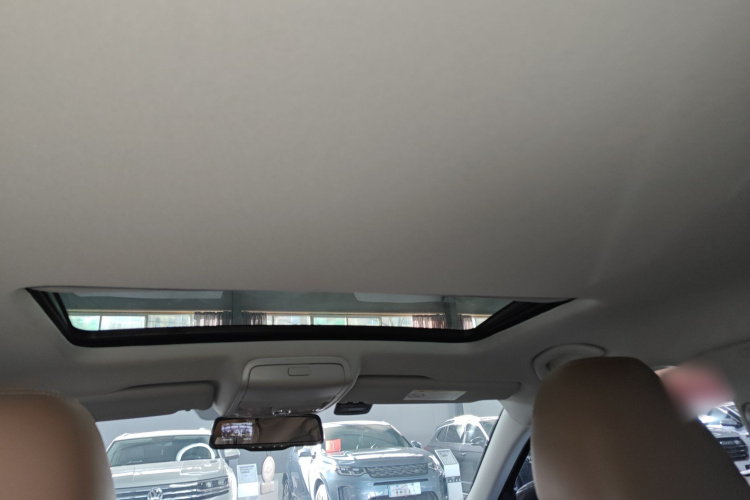 大众 帕萨特 2015款 1.8TSI DSG御尊版中控内饰22