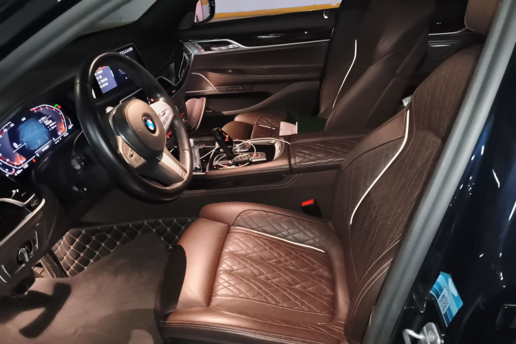 宝马7系 2021款 740Li 领先型 M运动套装中控内饰19
