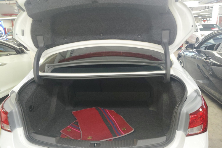 别克 威朗 2019款 三厢 15S 自动领先型局部细节23