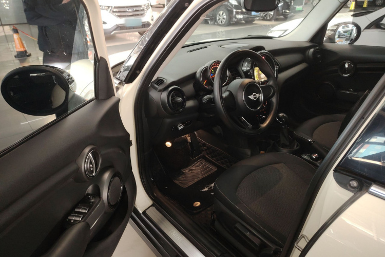 MINI 2015款 1.2T ONE 五门版中控内饰7003