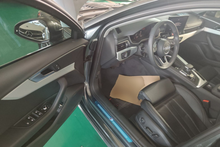 奥迪A4L 2023款 40 TFSI 时尚动感型中控内饰20