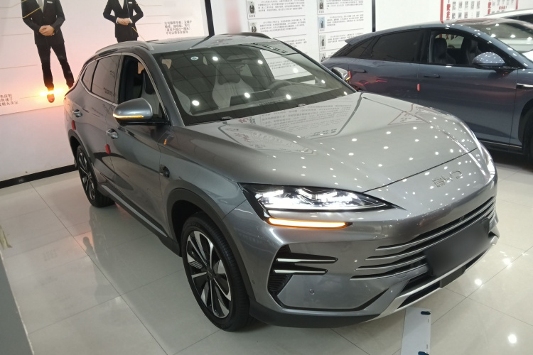 比亚迪 宋PLUS新能源 2025款 DM-i 智驾版 112KM 尊荣型车身外观3