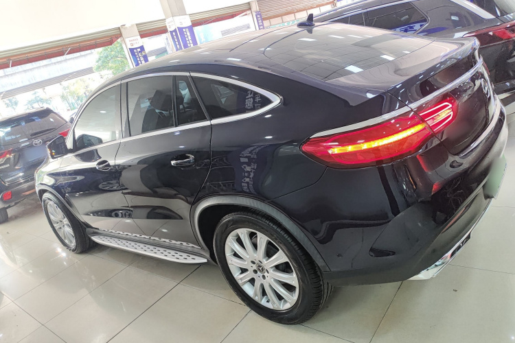奔驰GLE轿跑 2017款 GLE 320 4MATIC 轿跑SUV车身外观4
